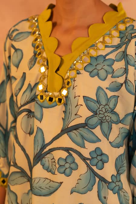 Aamra By Lavanya_Ivory , Chanderi Mirrors Floral Kalamkari Hand Painted Kurta With Pant _Online_at_Aza_Fashions