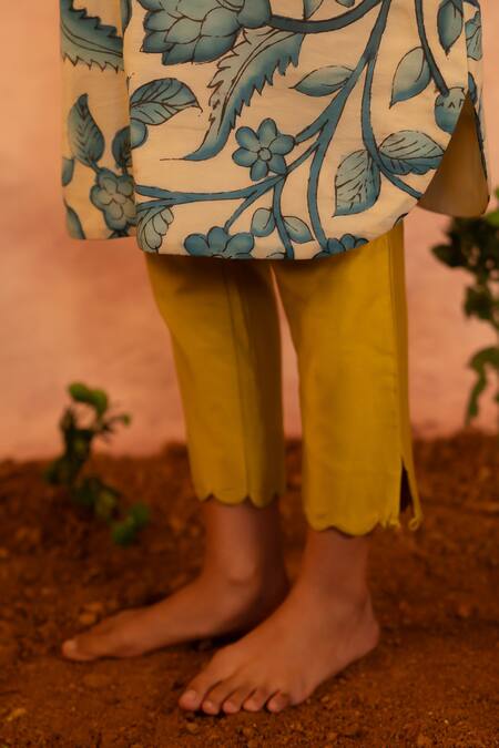 Buy_Aamra By Lavanya_Ivory , Chanderi Mirrors Floral Kalamkari Hand Painted Kurta With Pant _Online_at_Aza_Fashions