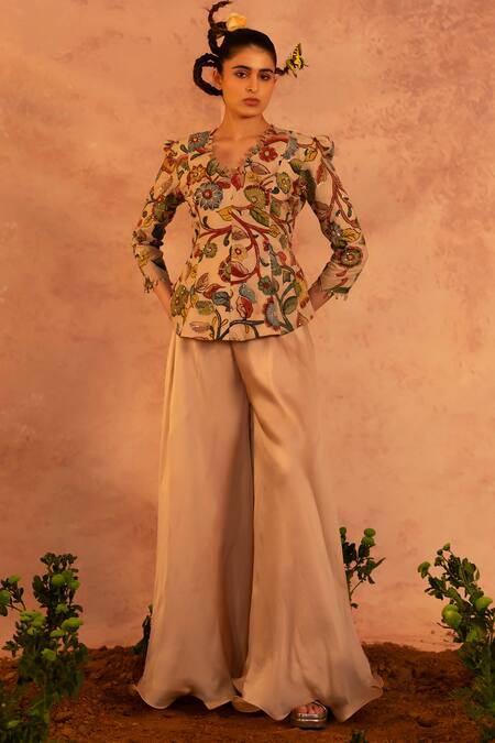 Aamra By Lavanya Ivory Silk Hand Embroidery Kalamkari Floral Painted Jacket With Pant