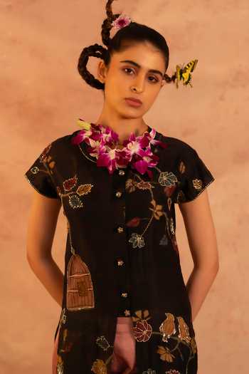 Aamra By Lavanya Bird Cage Kalamkari Hand Painted Slit Kurta With Pant 