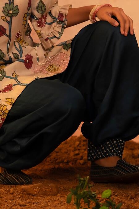 Buy_Aamra By Lavanya_Ivory Linen, Satin Bird Cage Kalamkari Hand Painted Kurta With Dhoti Pant _Online_at_Aza_Fashions