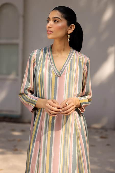 Label Shreya Sharma Pink Crepe V-neck Stripe Patterned Kurta With Pant at Aza Fashions Label Shreya Sharma_Pink Crepe V-neck Stripe Patterned Kurta With Pant _at_Aza_Fashions