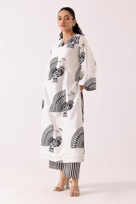 Buy_Label Shreya Sharma_White Chanderi, Cotton Embroidery Peacock Patterned Straight Kurta With Pant _Online_at_Aza_Fashions