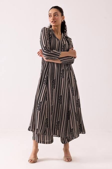 Label Shreya Sharma Black Crepe Embroidery V-neck Stripe Patterned Straight Kurta With Pant Online at Aza Fashions Label Shreya Sharma_Black Crepe Embroidery V-neck Stripe Patterned Straight Kurta With Pant _Online_at_Aza_Fashions