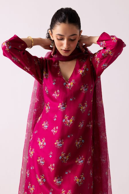 Label Shreya Sharma Magenta Cotton, Silk, Kota Doria V-neck Printed Kurta Pant Set Online at Aza Fashions Label Shreya Sharma_Magenta Cotton, Silk, Kota Doria V-neck Printed Kurta Pant Set _Online_at_Aza_Fashions
