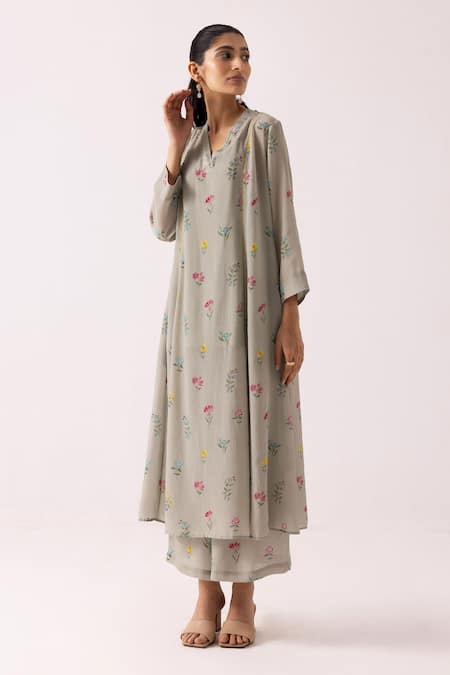 Buy Label Shreya Sharma Green Crepe V-neck Floral Print Kurta Set Online at Aza Fashions Buy_Label Shreya Sharma_Green Crepe V-neck Floral Print Kurta Set _Online_at_Aza_Fashions
