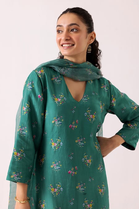 Shop Label Shreya Sharma Green Cotton, Silk, Kota Doria V-neck Floral Print Kurta Pant Set Online at Aza Fashions Shop_Label Shreya Sharma_Green Cotton, Silk, Kota Doria V-neck Floral Print Kurta Pant Set _Online_at_Aza_Fashions