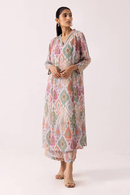 Buy Label Shreya Sharma White Crepe V-neck Ikat Motif Print Kurta With Pant Online at Aza Fashions Buy_Label Shreya Sharma_White Crepe V-neck Ikat Motif Print Kurta With Pant _Online_at_Aza_Fashions