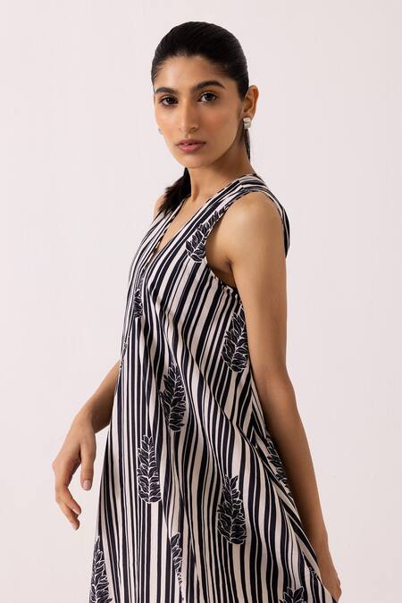 Shop Label Shreya Sharma Black Cotton V-neck Stripe Print A-line Dress Online at Aza Fashions Shop_Label Shreya Sharma_Black Cotton V-neck Stripe Print A-line Dress _Online_at_Aza_Fashions