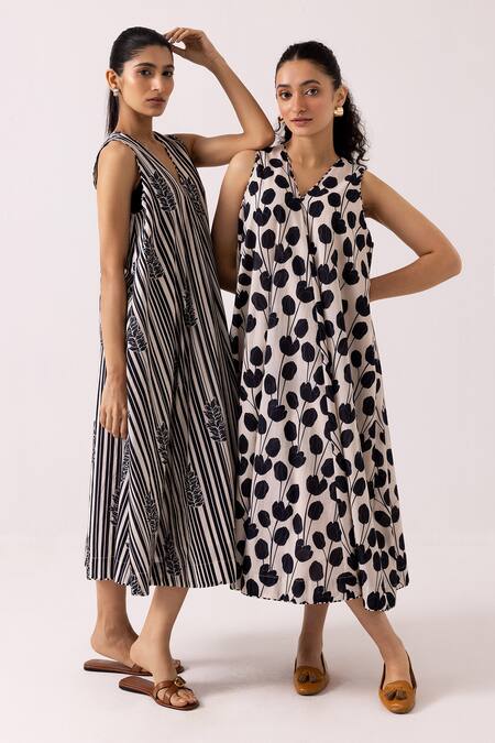 Buy Label Shreya Sharma Black Cotton V-neck Tulip Print Dress Online at Aza Fashions Buy_Label Shreya Sharma_Black Cotton V-neck Tulip Print Dress _Online_at_Aza_Fashions