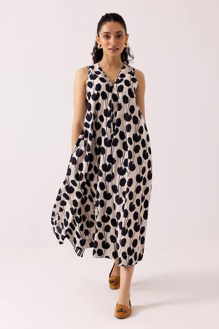 Shop Label Shreya Sharma Black Cotton V-neck Tulip Print Dress Online at Aza Fashions Shop_Label Shreya Sharma_Black Cotton V-neck Tulip Print Dress _Online_at_Aza_Fashions