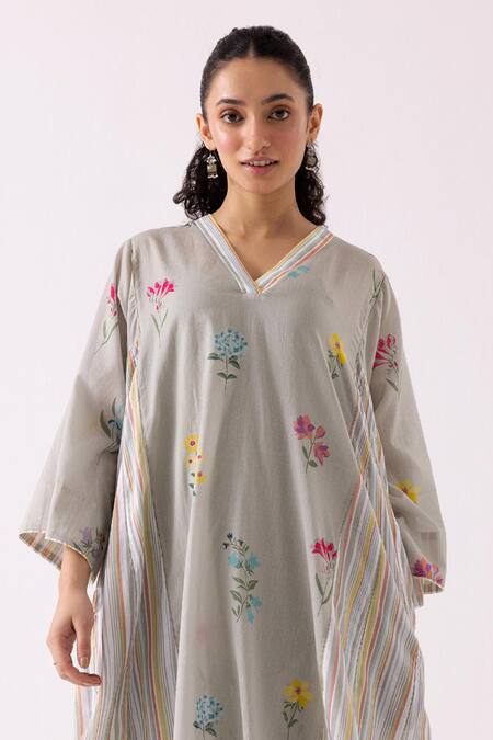 Label Shreya Sharma Green Cotton Embroidery V-neck Floral And Stripe Print Kurta With Pant Online at Aza Fashions Label Shreya Sharma_Green Cotton Embroidery V-neck Floral And Stripe Print Kurta With Pant _Online_at_Aza_Fashions