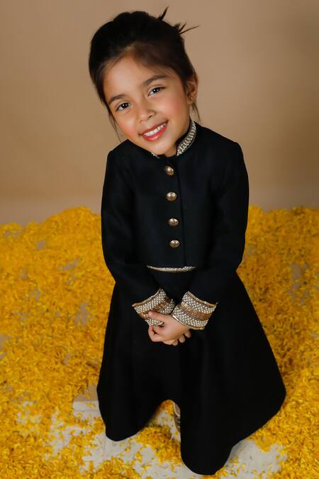 Swati Golyan_Black Chanderi Embroidery Cotton Neckline Crop Top And Lehenga Set  _Online_at_Aza_Fashions