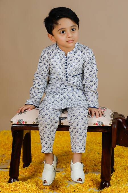 Swati Golyan_White 100% Cotton Mul Flower Handblock Print Kurta Set  _Online_at_Aza_Fashions