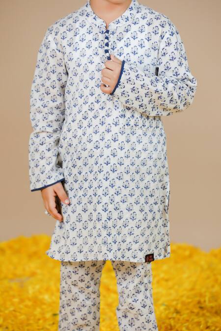 Swati Golyan_White 100% Cotton Mul Flower Handblock Print Kurta Set  _at_Aza_Fashions