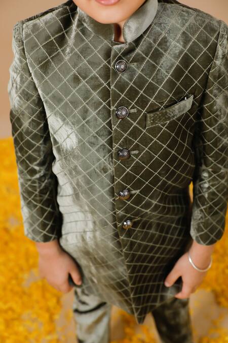 Swati Golyan Green 100% Raw Mashru Silk Plain Quilted Pattern Jodhpuri Set at Aza Fashions Swati Golyan_Green 100% Raw Mashru Silk Plain Quilted Pattern Jodhpuri Set _at_Aza_Fashions