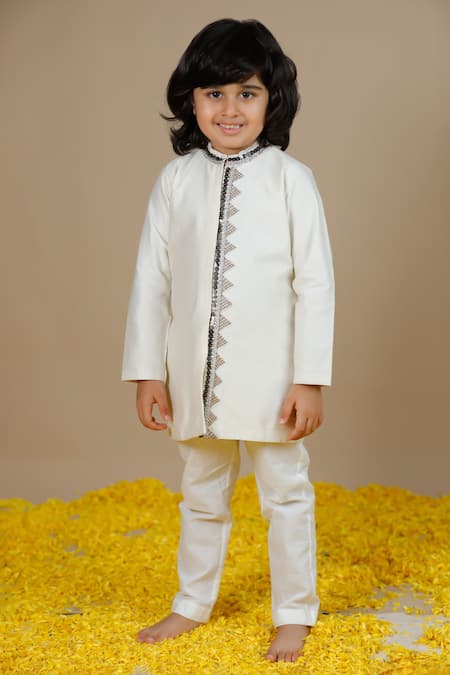 Swati Golyan_Off White Chanderi Embroidery Sequin Bandhgala Set _at_Aza_Fashions