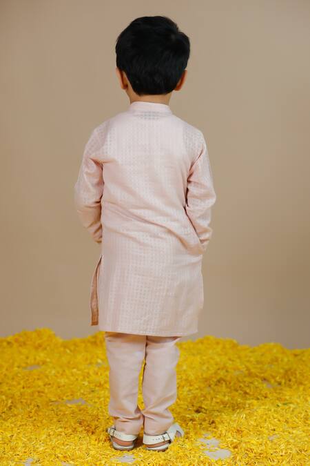 Swati Golyan Checkered Woven Kurta Set 