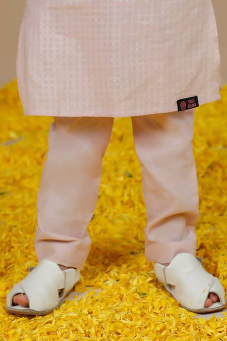 Swati Golyan Pink Silk Woven Checkered Kurta Set Online at Aza Fashions Swati Golyan_Pink Silk Woven Checkered Kurta Set _Online_at_Aza_Fashions