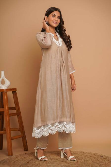 Gulabik Jaipur_Beige Chanderi Lace V-neck Florin Embellished Kurta With Pant _at_Aza_Fashions