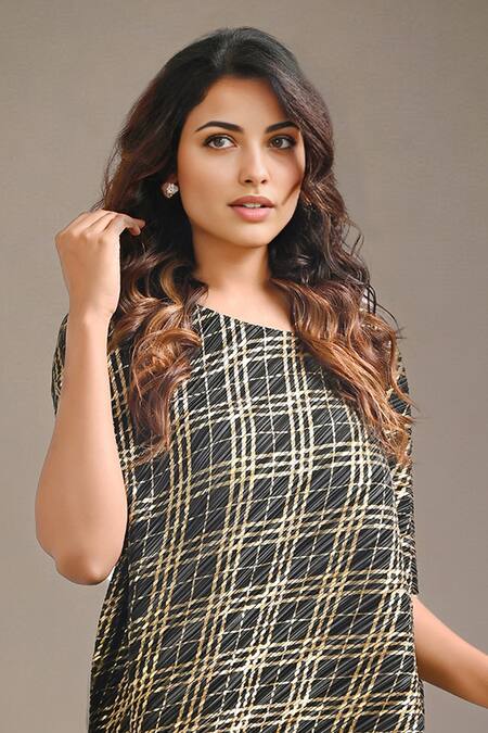 Shop Crimp Black Polyester Round Neck Selene Checkered Print Tunic With Pant Online at Aza Fashions Shop_Crimp_Black Polyester Round Neck Selene Checkered Print Tunic With Pant_Online_at_Aza_Fashions