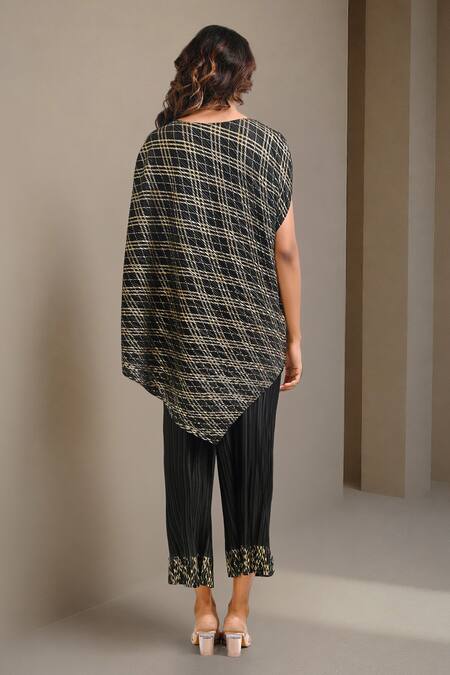 Shop Crimp Black Polyester Round Neck Selene Checkered Print Tunic With Pant at Aza Fashions Shop_Crimp_Black Polyester Round Neck Selene Checkered Print Tunic With Pant_at_Aza_Fashions