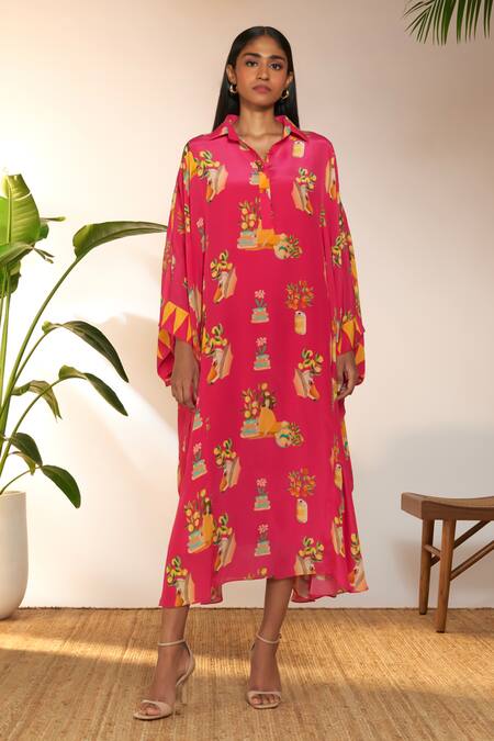 Masaba_Pink Viscose, Crepe Shawl Neck Tangy Print Collared Kaftan_Online_at_Aza_Fashions