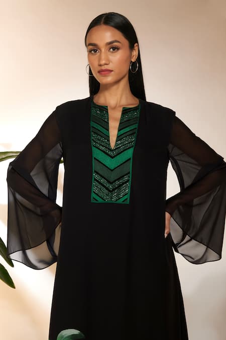 Masaba Black Georgette Embroidery Split V-neck Tropicool Piano Print And Kaftan at Aza Fashions Masaba_Black Georgette Embroidery Split V-neck Tropicool Piano Print And Kaftan_at_Aza_Fashions