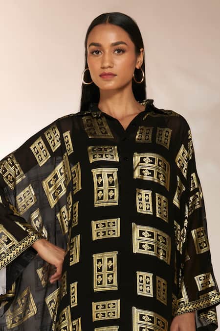 Masaba_Black Georgette, Viscose Foil Printing Shawl Neck, Collared Open Doors Kaftan _Online_at_Aza_Fashions