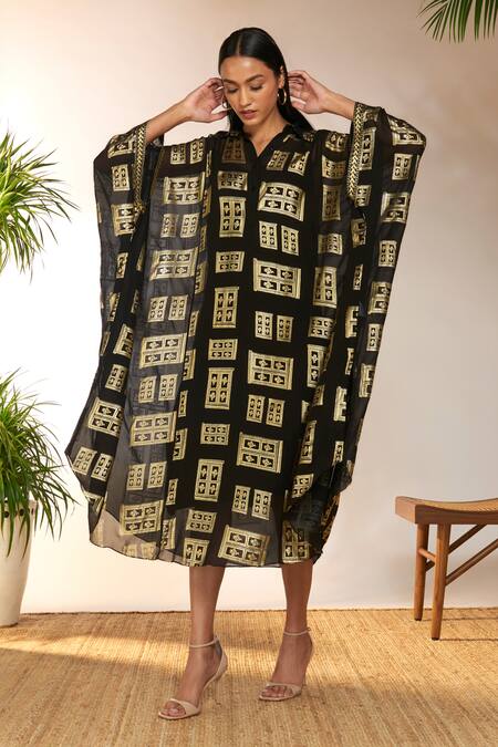 Buy_Masaba_Black Georgette, Viscose Foil Printing Shawl Neck, Collared Open Doors Kaftan _Online_at_Aza_Fashions