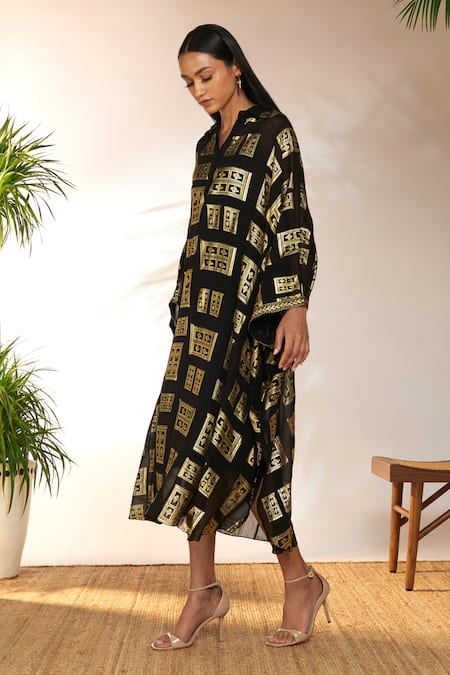 Shop_Masaba_Black Georgette, Viscose Foil Printing Shawl Neck, Collared Open Doors Kaftan _Online_at_Aza_Fashions