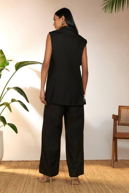 Shop Masaba Black Cotton, Linen Embroidery Open Neck Im In No Rush Slogan Print Blazer at Aza Fashions Shop_Masaba_Black Cotton, Linen Embroidery Open Neck Im In No Rush Slogan Print Blazer_at_Aza_Fashions