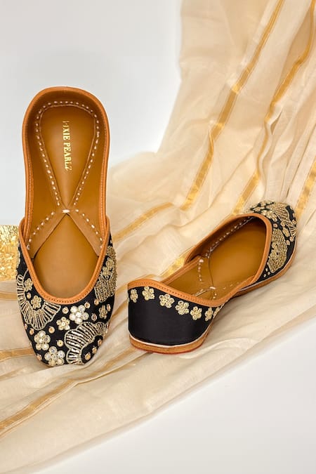 Pixie Pearlz Black Floral Naayab Embellished Juttis 