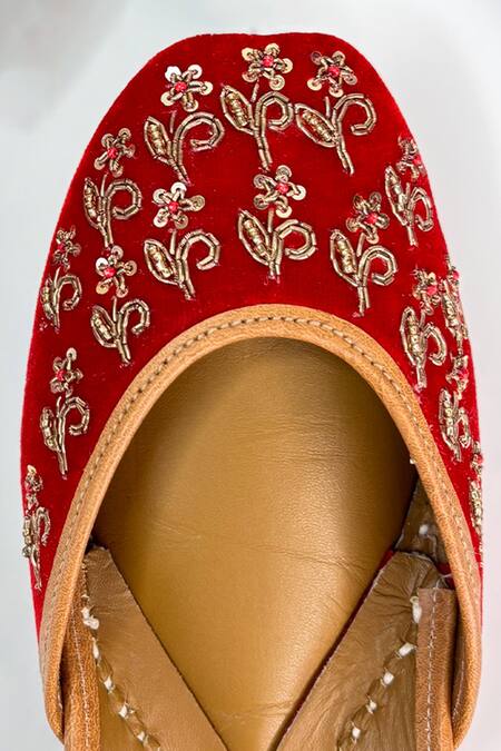 Pixie Pearlz_Red Ruhaani Floral Hand Embroidered Juttis _Online_at_Aza_Fashions