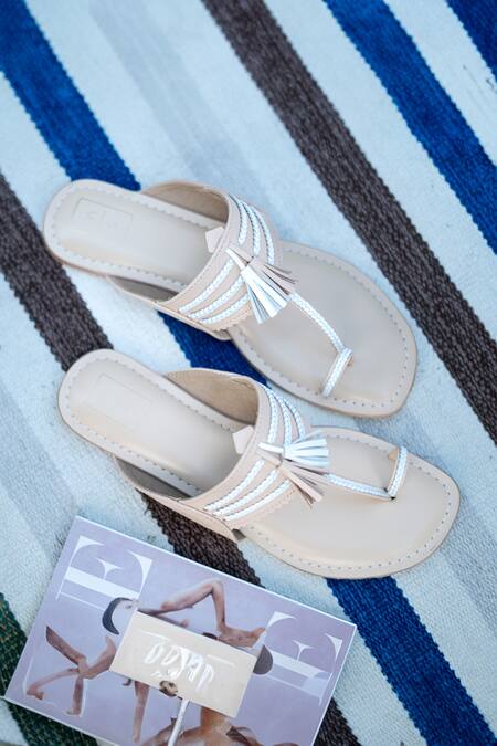 Buy Sandalwali White Tassels Baha Braided Kolhapuri Flats Online at Aza Fashions Buy_Sandalwali_White Tassels Baha Braided Kolhapuri Flats _Online_at_Aza_Fashions