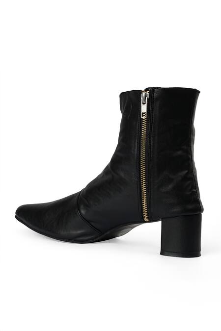 Buy_Zori World_Black Embroidery Deux Pointed Toe Changeable Boots _Online_at_Aza_Fashions