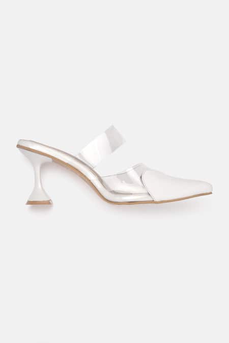 Zori World White Heart Toe Heels 