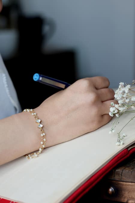 Do Taara Kundan Encrusted Bracelet 