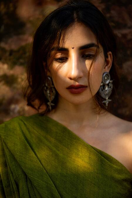 Buy_Sangeeta Boochra_Silver Plated Peacock Carved Earrings 