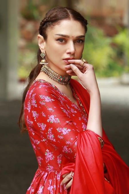 Buy Sangeeta Boochra Gold Plated Carved And Geometric Embellished Choker Online at Aza Fashions Buy_Sangeeta Boochra_Gold Plated Carved And Geometric Embellished Choker _Online_at_Aza_Fashions