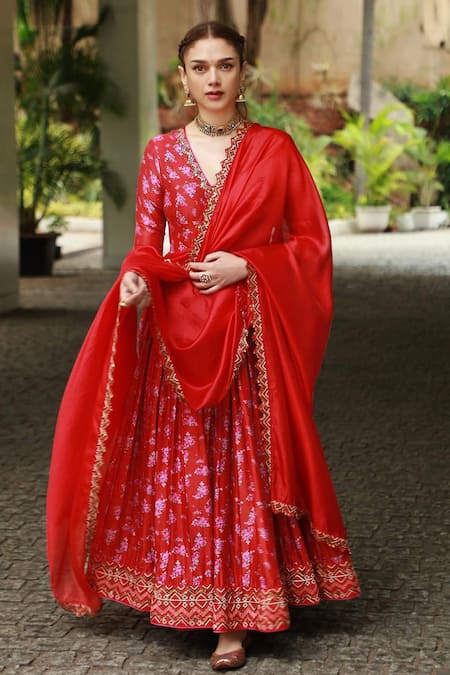 Shop Sangeeta Boochra Gold Plated Carved And Geometric Embellished Choker Online at Aza Fashions Shop_Sangeeta Boochra_Gold Plated Carved And Geometric Embellished Choker _Online_at_Aza_Fashions