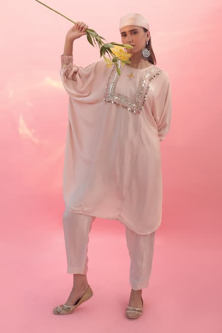 PRAHNAAYA Saba Sequin Embroidered Kurta With Pant 