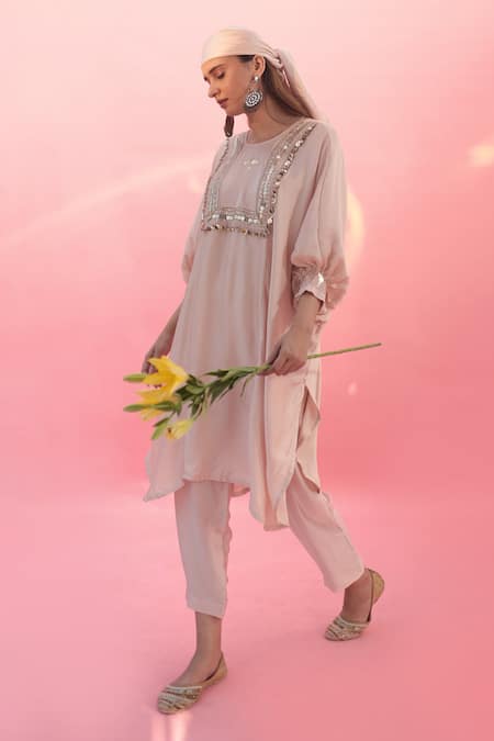 Prahnaaya Saba Sequin Embroidered Kurta With Pant 