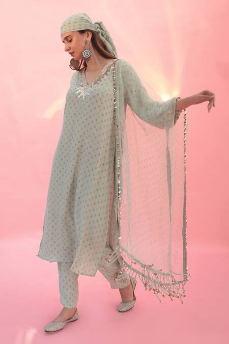 Shop Prahnaaya Green Satin, Organza, Silk Sequins V-neck Mahi Embroidered Kurta Set at Aza Fashions Shop_Prahnaaya_Green Satin, Organza, Silk Sequins V-neck Mahi Embroidered Kurta Set _at_Aza_Fashions