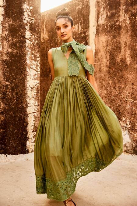 Buy_Paulmi And Harsh_Green Silk Organza Embroidery V-neck Floral Hem Pleated Maxi Dress _Online_at_Aza_Fashions
