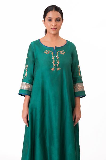 Shop Bhavik Shah Green Chanderi Silk, Cotton, Tissue, Floral Placement Embroidered Kurta Pant Set Shop_Bhavik Shah_Green Chanderi Silk, Cotton, Tissue, Floral Placement Embroidered Kurta Pant Set
