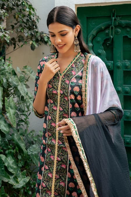 Maison Shefali Black Cotton, Chiffon Gota Patti V-neck Persian Bloom Print Kurta Pant Set Online at Aza Fashions Maison Shefali_Black Cotton, Chiffon Gota Patti V-neck Persian Bloom Print Kurta Pant Set _Online_at_Aza_Fashions