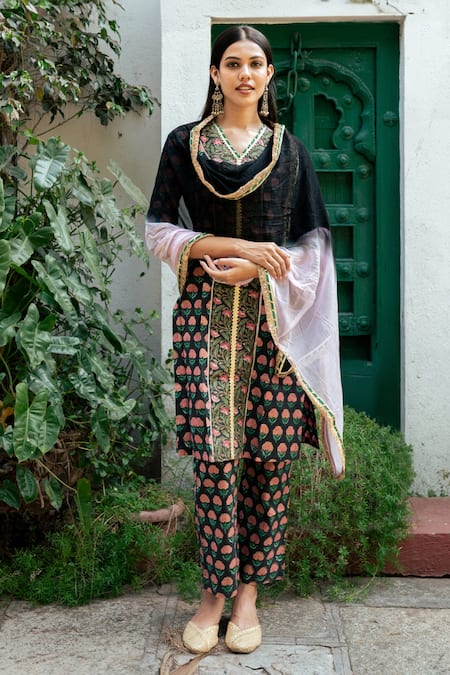 Buy Maison Shefali Black Cotton, Chiffon Gota Patti V-neck Persian Bloom Print Kurta Pant Set Online at Aza Fashions Buy_Maison Shefali_Black Cotton, Chiffon Gota Patti V-neck Persian Bloom Print Kurta Pant Set _Online_at_Aza_Fashions