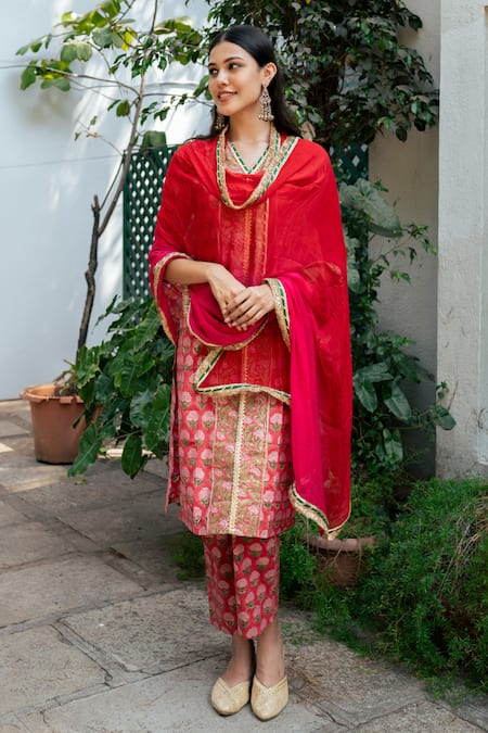 Shop Maison Shefali Red Cotton, Chiffon, Muslin Gota Patti Carnation Bloom Print Kurta Pant Set Online at Aza Fashions Shop_Maison Shefali_Red Cotton, Chiffon, Muslin Gota Patti Carnation Bloom Print Kurta Pant Set _Online_at_Aza_Fashions