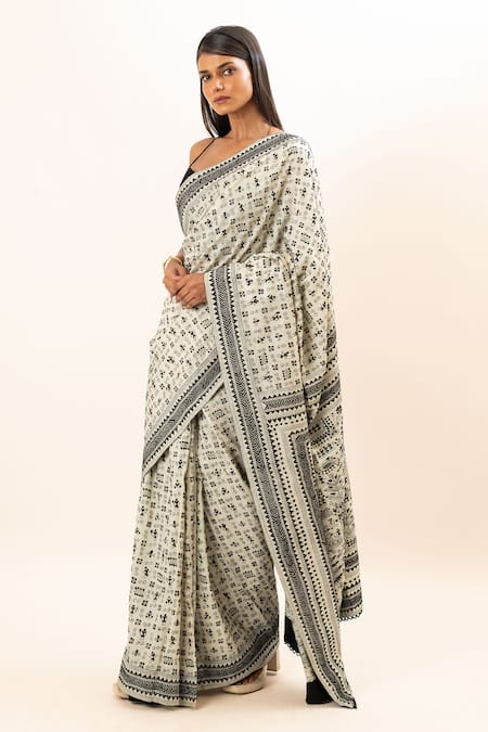 Oshi By Shikha Black Silk, Cotton, Linen Embroidery Sweetheart Katha Work Saree With Blouse Online at Aza Fashions Oshi By Shikha_Black Silk, Cotton, Linen Embroidery Sweetheart Katha Work Saree With Blouse _Online_at_Aza_Fashions